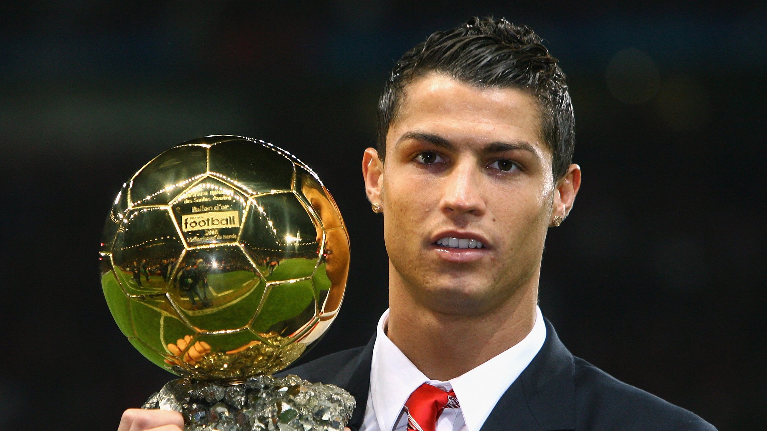 英超争冠白热化，曼城、阿森纳、利物浦上演终极对决